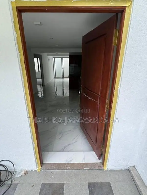 brand new ground floor and upstairs units for rent