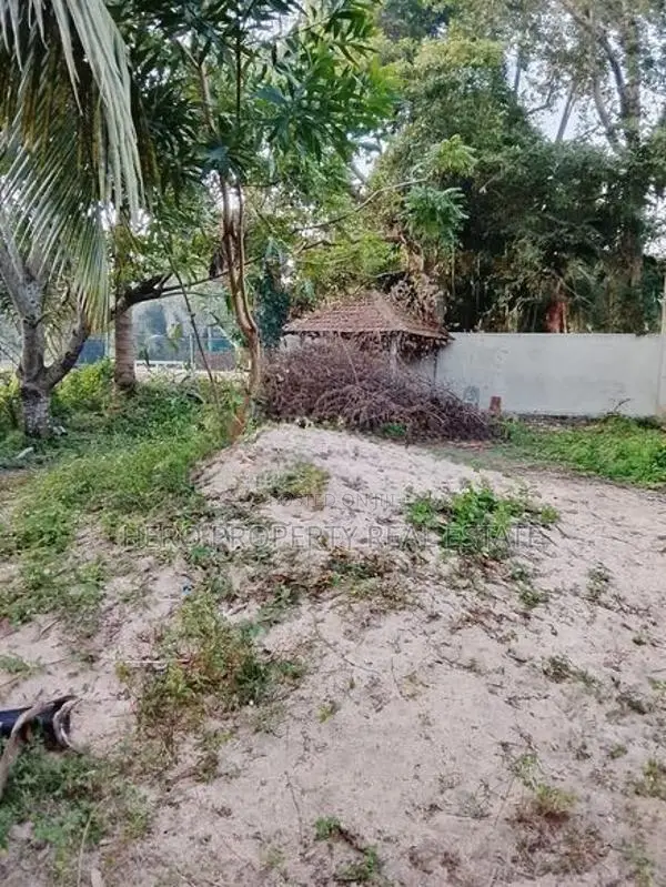 පර්චස් 8ක වටිනා බිම් කොටසක් මොරටුව කටුබැද්ද ප්‍රදේශයෙන් විකිනීමට