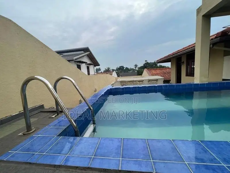 5 Bedroom Spacious House for Sale - Boralesgamuwa (EM1052)