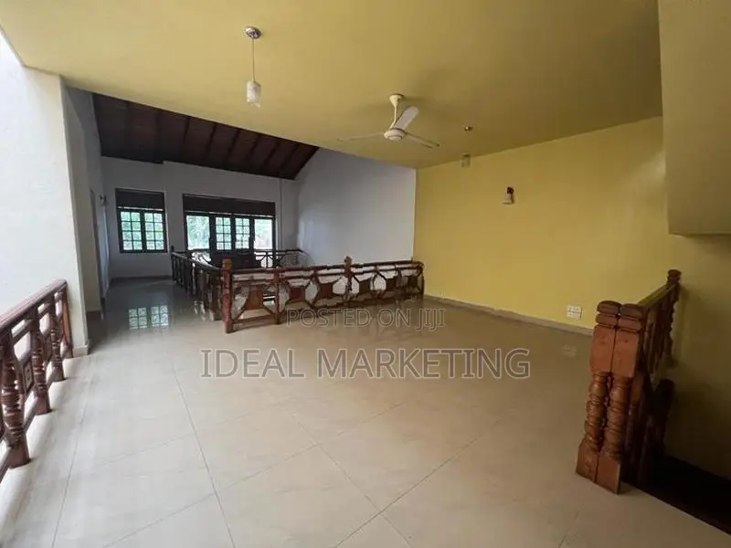 5 Bedroom Spacious House for Sale - Boralesgamuwa (EM1052)