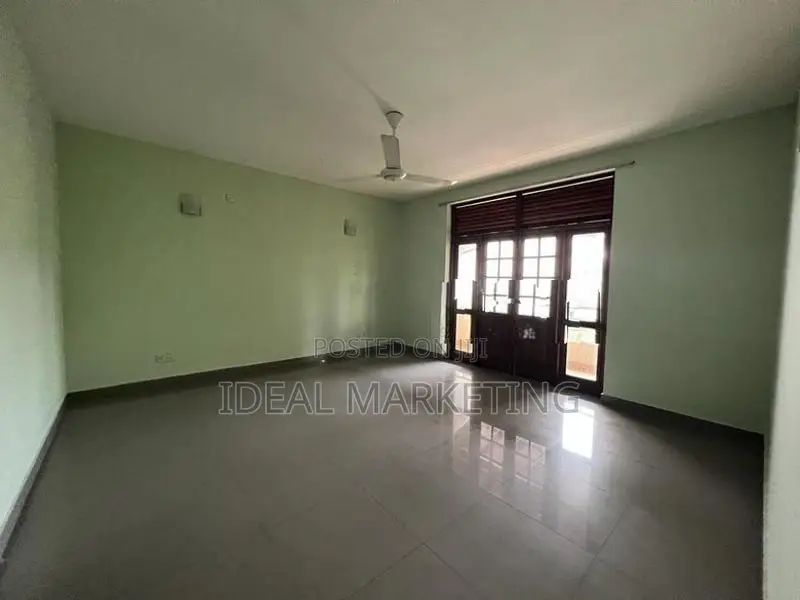 5 Bedroom Spacious House for Sale - Boralesgamuwa (EM1052)