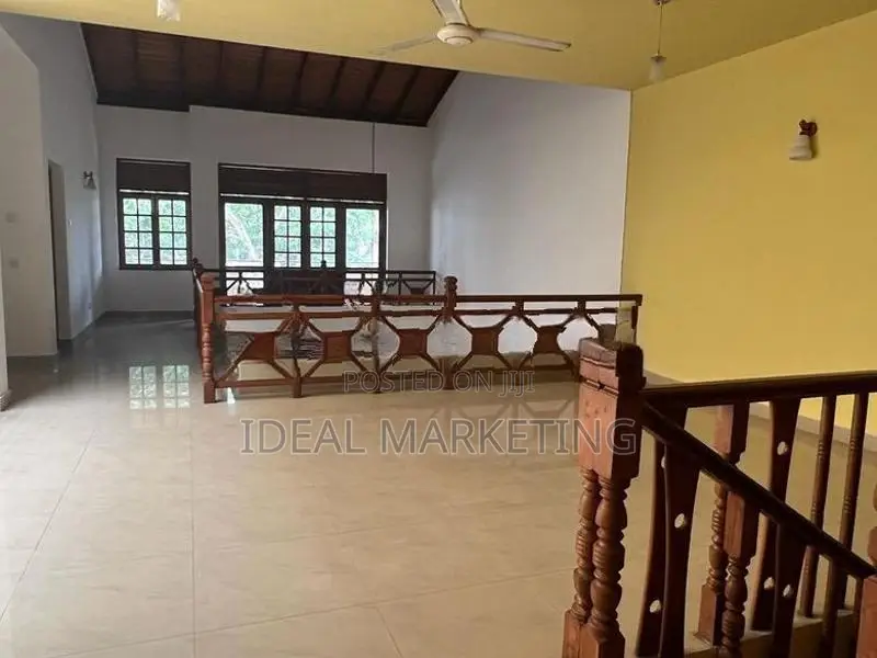 5 Bedroom Spacious House for Sale - Boralesgamuwa (EM1052)