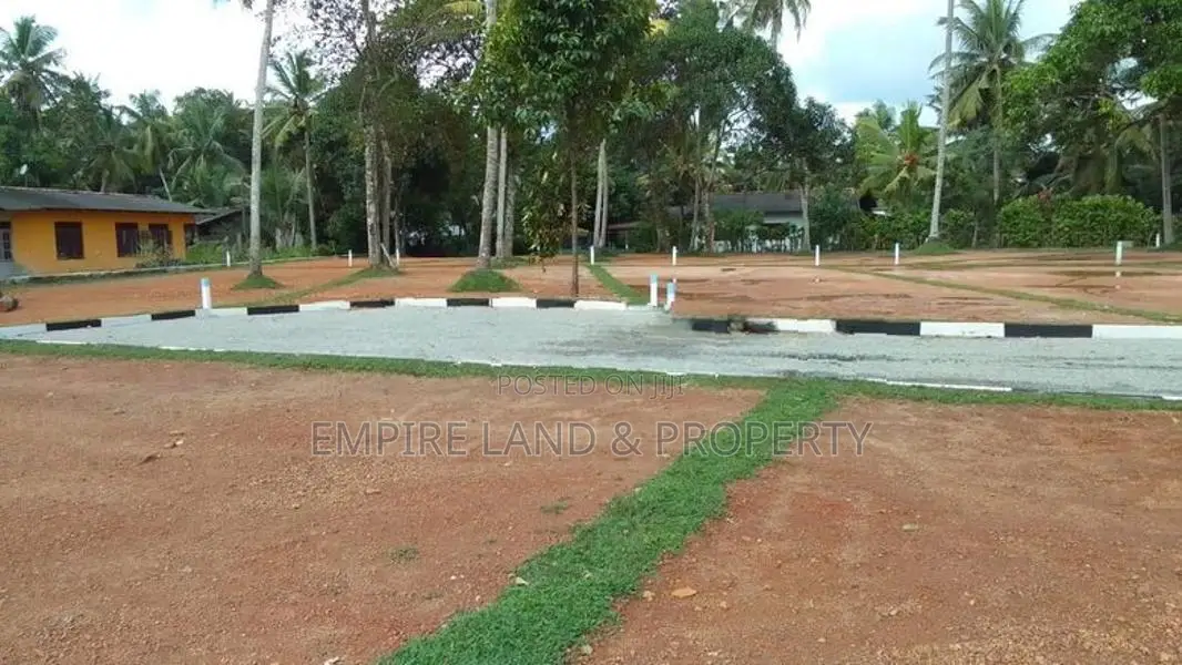120 බස් පාරට ඇවිදින දුරින් පොල්ගස්ඕවිට පදිංචි වෙන්න