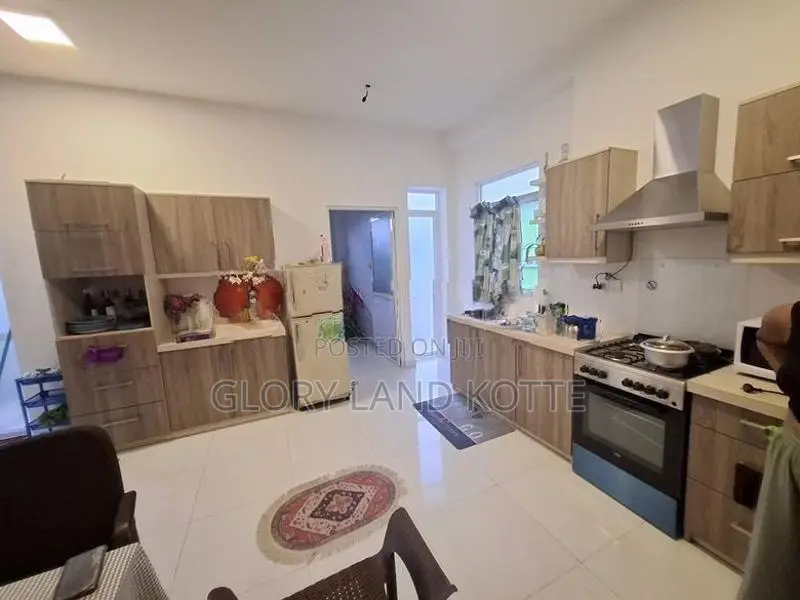 3 Storey House for Rent in Pitakotte