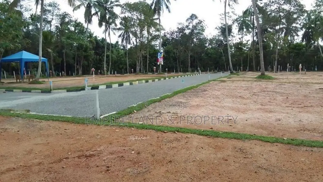 120 බස් පාරට ඇවිදින දුරින් පොල්ගස්ඕවිට පදිංචි වෙන්න