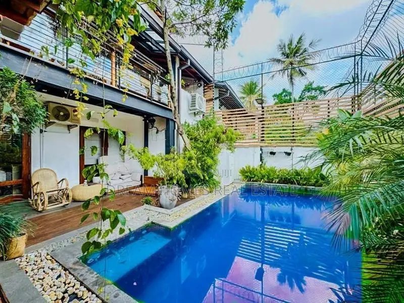 Luxury 3-Storey House with Basement and Pool for Sale – Kotte