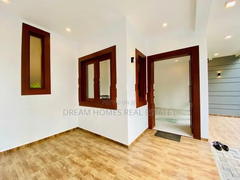 Luxury 4-Bedroom Modern Home Athurugiriya