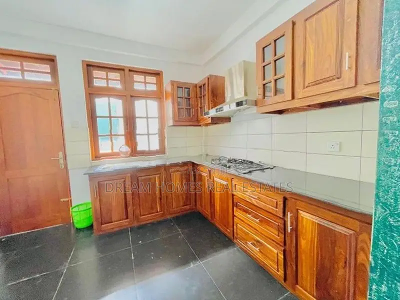Spacious Two-Unit Luxury House for Sale – Kiribathgoda