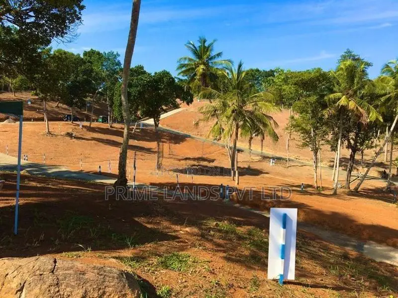 Lake Front Lands-Matara