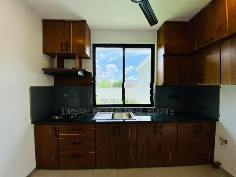 Luxury 5 Bedroom House for Sale in Thalahena, Malabe