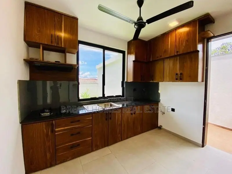 Luxury 5 Bedroom House for Sale in Thalahena, Malabe