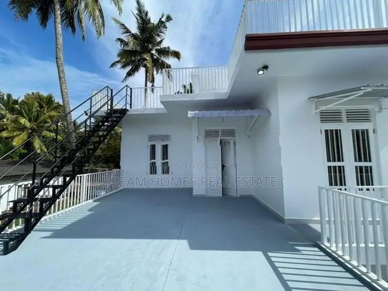Two Modern House for Sale – Bangalawatta