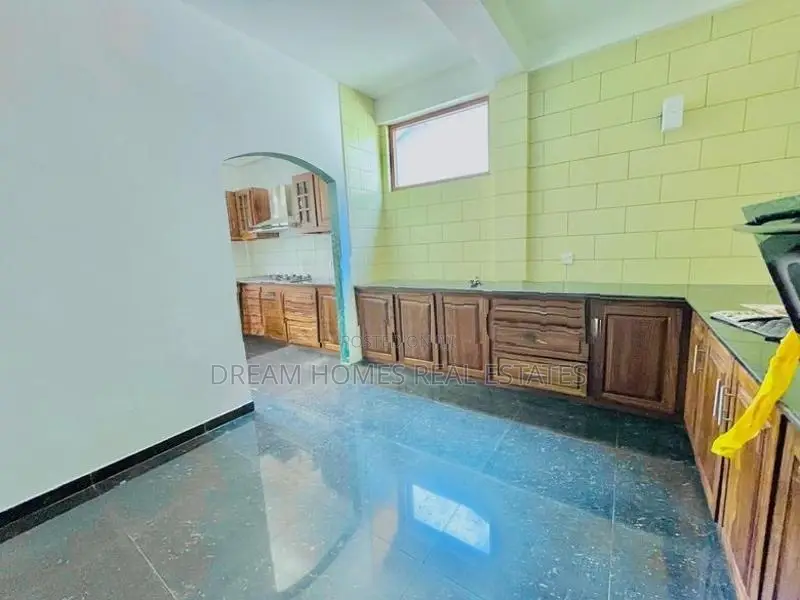 Spacious Two-Unit Luxury House for Sale – Kiribathgoda