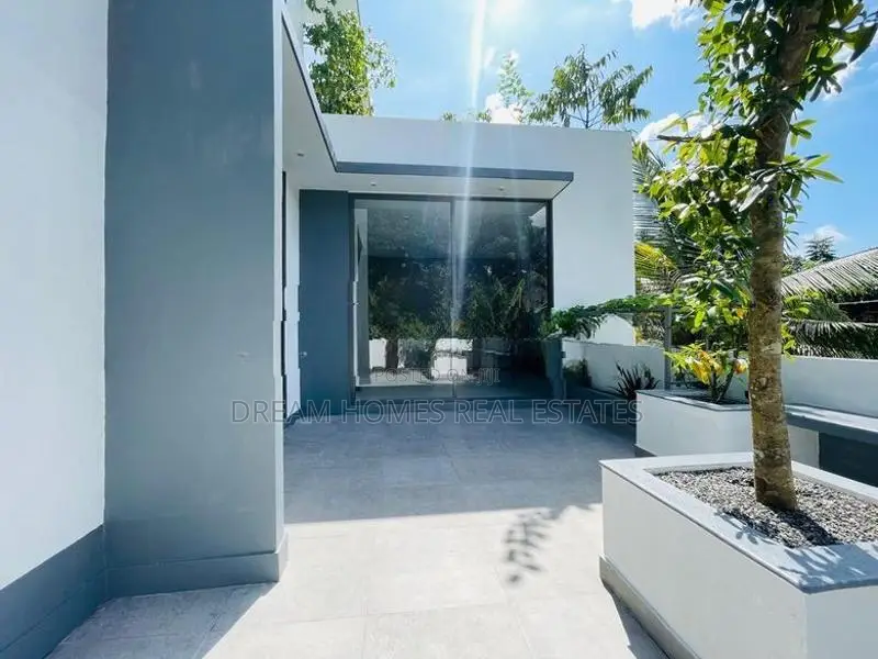 Brand New 3-Bedroom Luxury House for Sale – Kadawatha