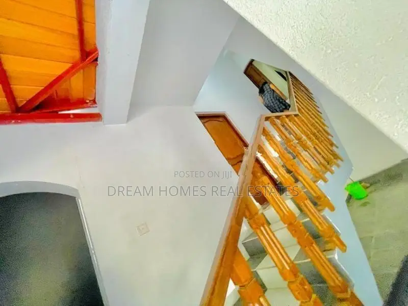 Spacious Two-Unit Luxury House for Sale – Kiribathgoda