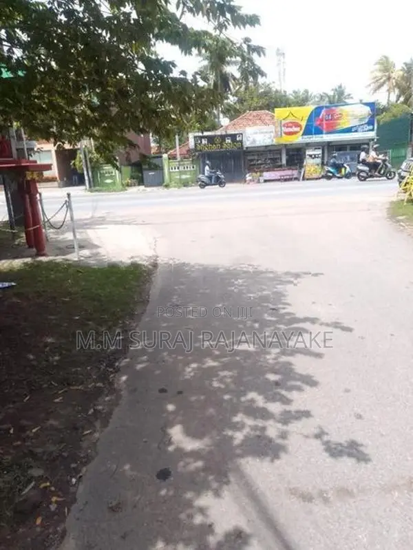 ඇනෙක්සියක් සමග ඉඩමක් විකිණීමට ඇත