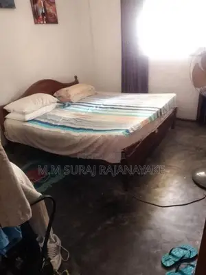 ඇනෙක්සියක් සමග ඉඩමක් විකිණීමට ඇත