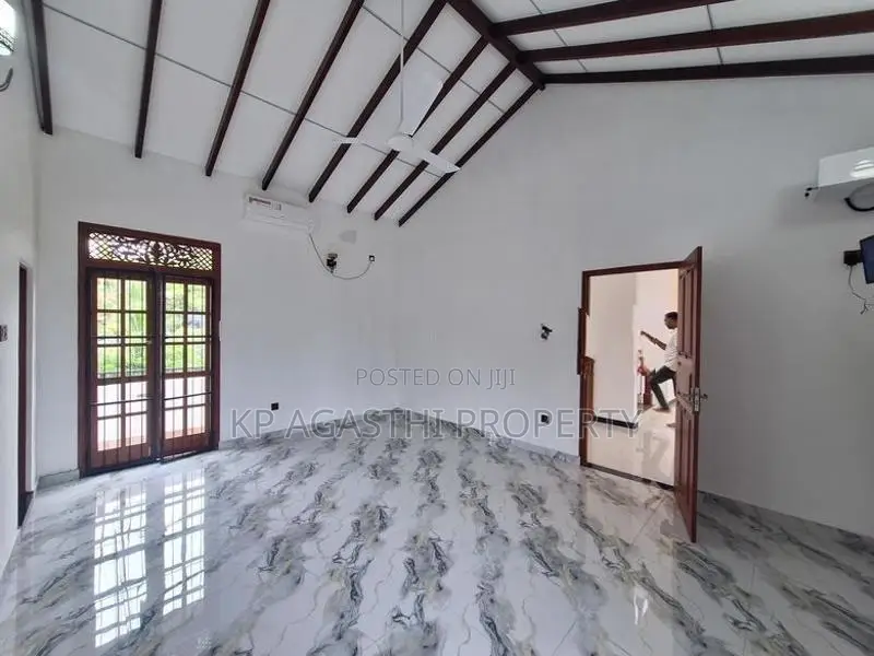 3 st brand new luxury house for sale in piliyandala
