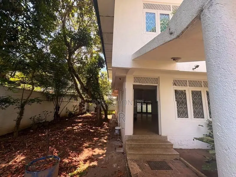 House for Sale at Beautiful Lake Drive Rajagiriya