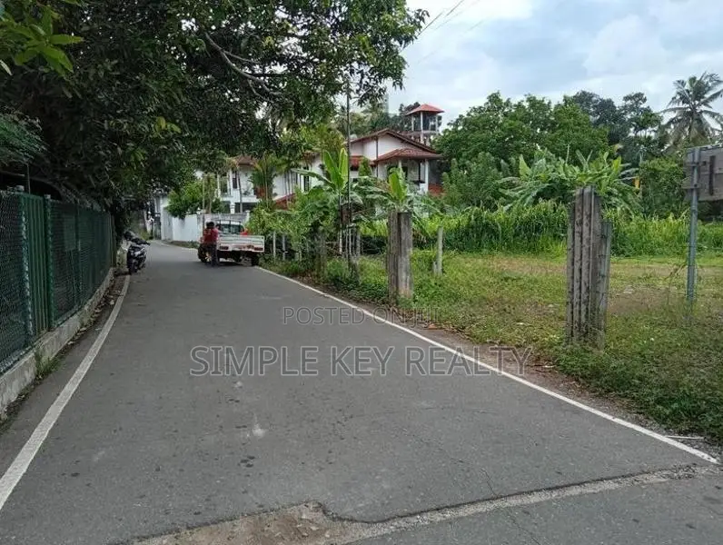 Maharagama 18 Perched Valuable Land for Sale