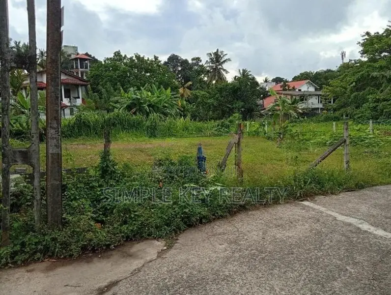 Maharagama 18 Perched Valuable Land for Sale