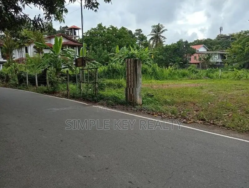 Maharagama 18 Perched Valuable Land for Sale
