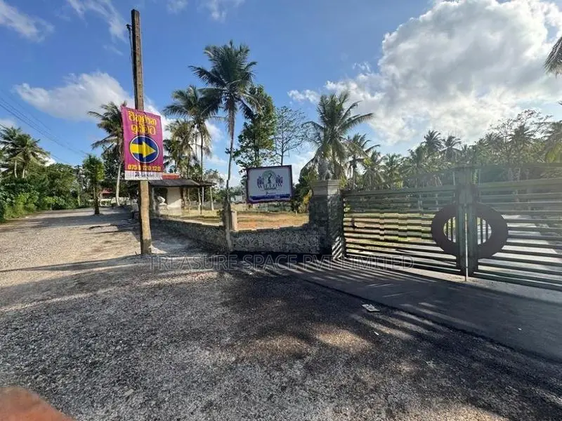 Land for Sale at Athurugiriya- Easy access to Highway Entrance