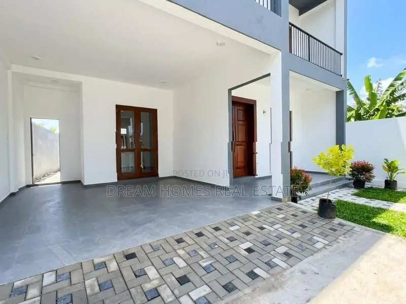Modern 4-Bedroom House for Sale – Piliyandala, Kesbewa