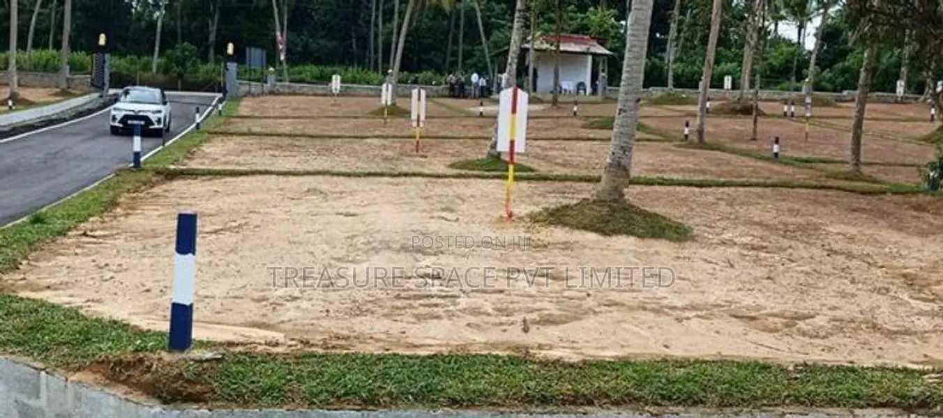 Land for Sale at Athurugiriya- Easy access to Highway Entrance