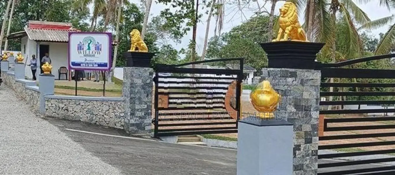 Land for Sale at Athurugiriya- Easy access to Highway Entrance