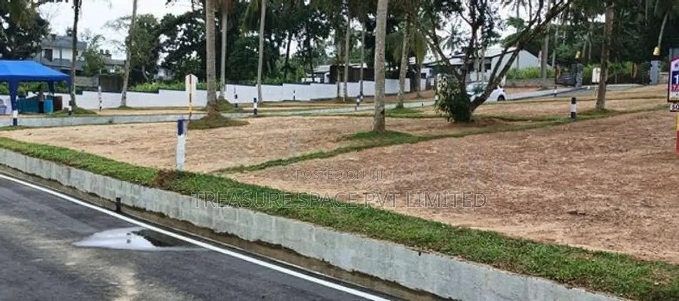 Land for Sale at Athurugiriya