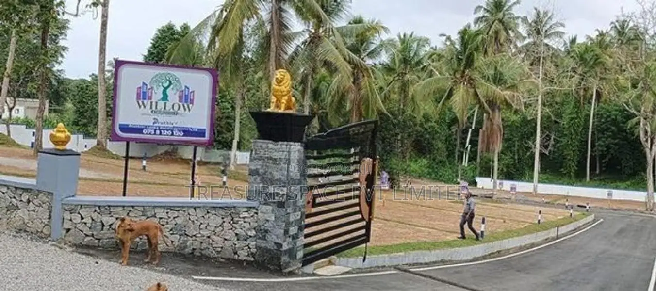 Land for Sale at Athurugiriya