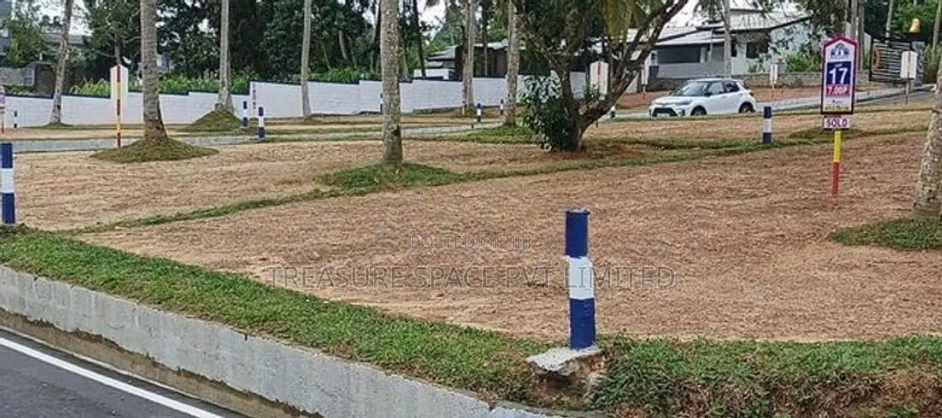 Land for Sale at Athurugiriya