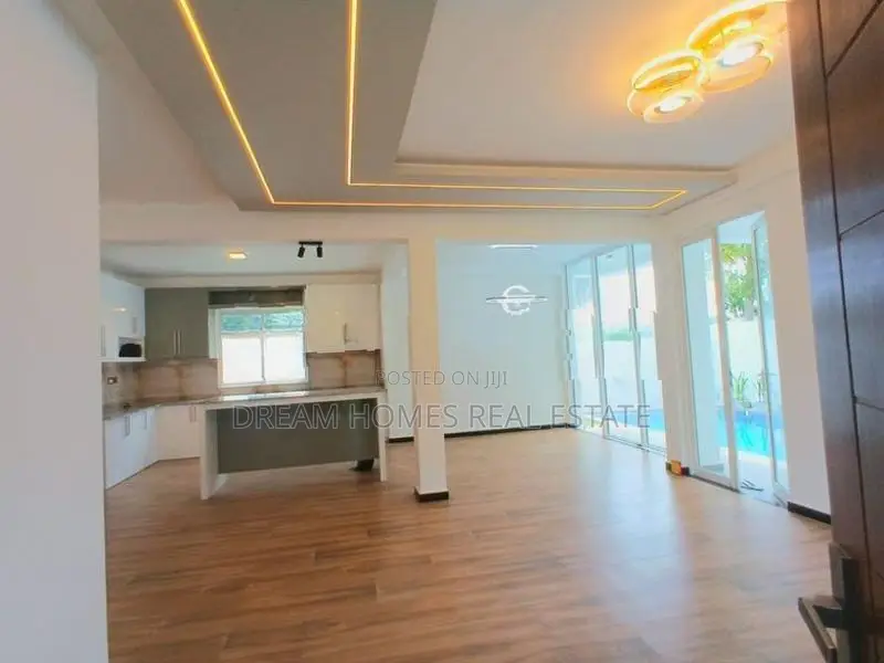 5 Bedroom Luxury House with Pool for Sale in Piliyandala