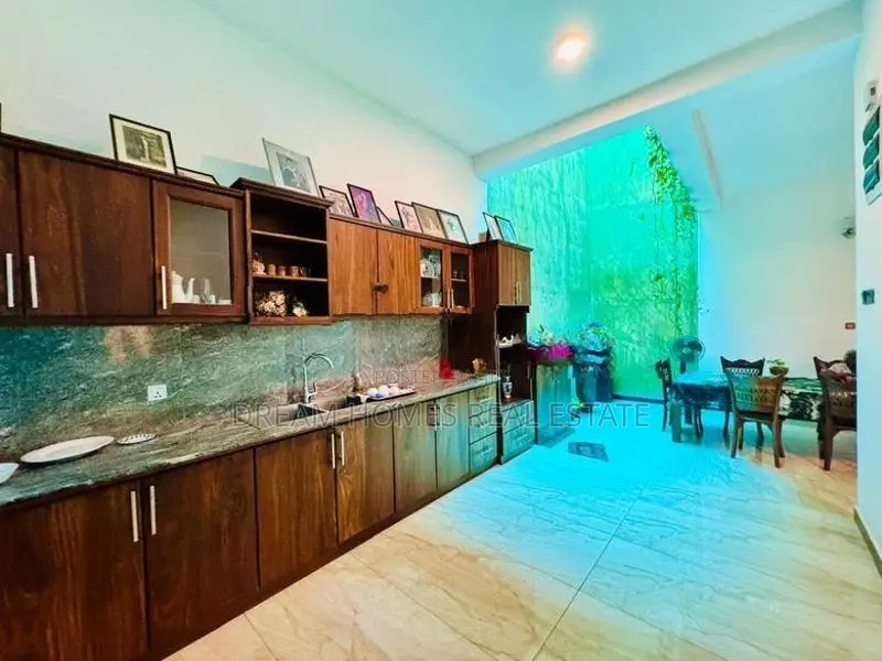 Spacious 6 Bedroom Home for Sale – Battaramulla