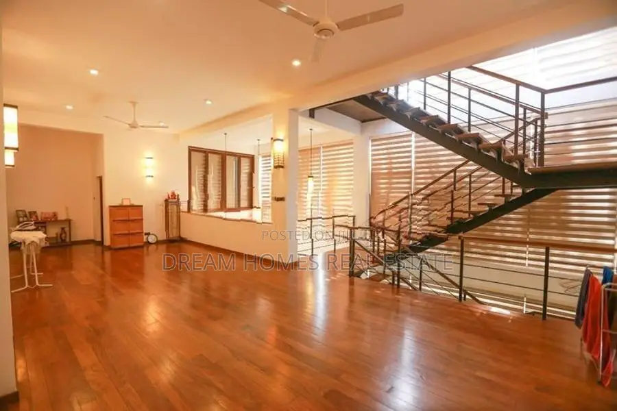 31 Perch Luxury House for Sale – Nugegoda