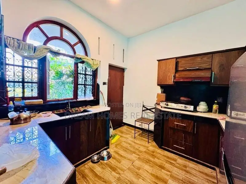 Spacious 6 Bedroom Home for Sale – Battaramulla