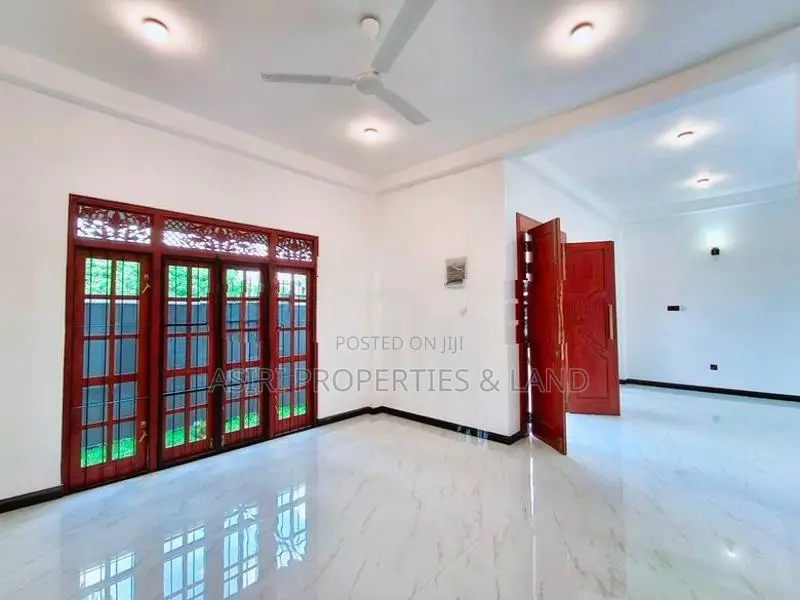 Paddy Field Facing Luxury House for Sale in Piliyandala Kesbawa