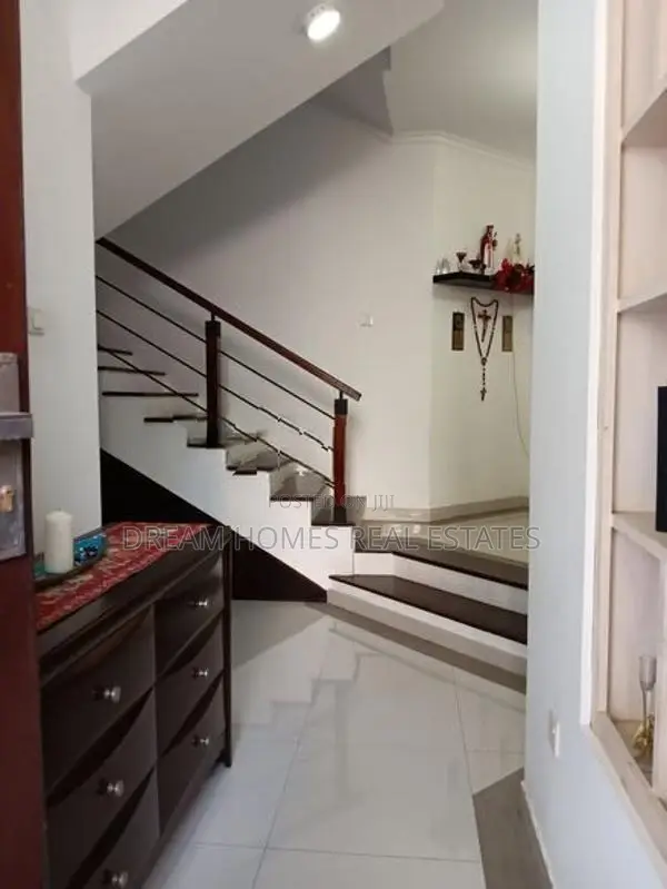 5 Bedroom House with Solar System for Sale – Pannipitiya