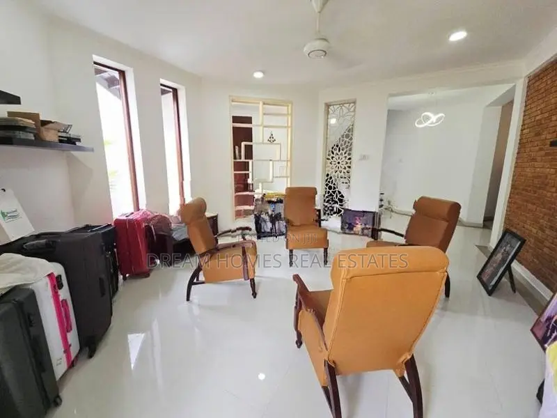 5 Bedroom House with Solar System for Sale – Pannipitiya