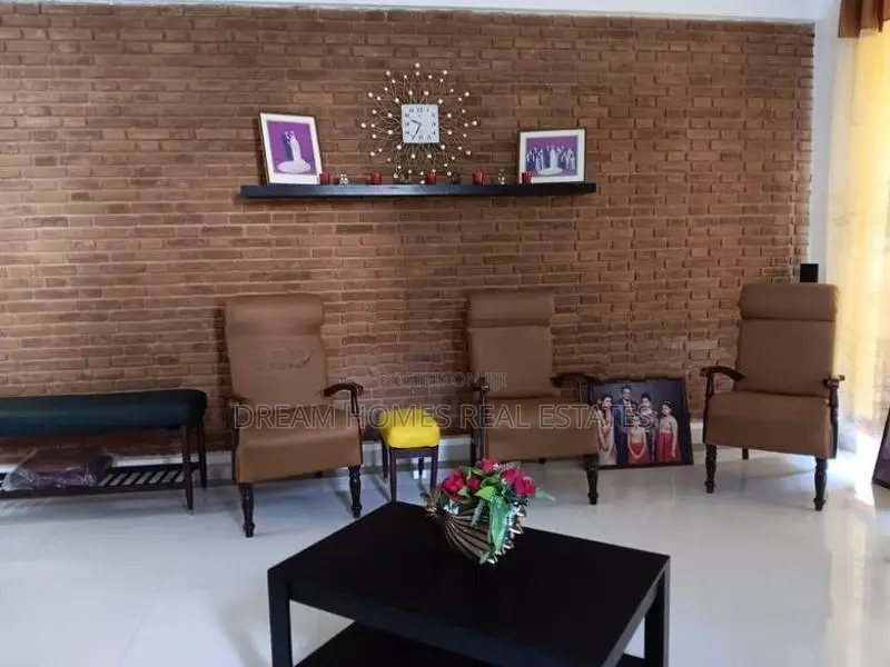 5 Bedroom House with Solar System for Sale – Pannipitiya