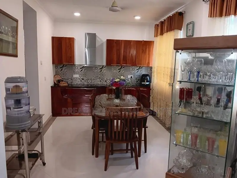 5 Bedroom House with Solar System for Sale – Pannipitiya