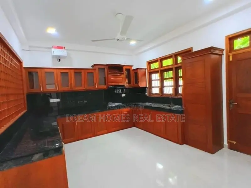 Brand New Luxury House for Sale – Boralesgamuwa