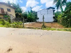 පිළියන්දල - කැස්බෑවෙන් පාරට මුහුණලා වටිනා ඉඩමක් ‎