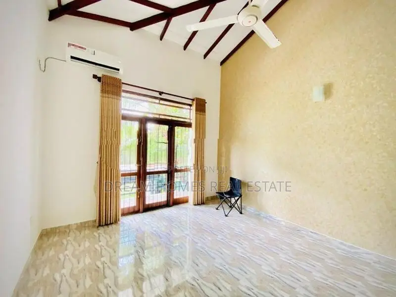 15.5 Perches Beautiful landscaped House for Sale – Athurugiriya