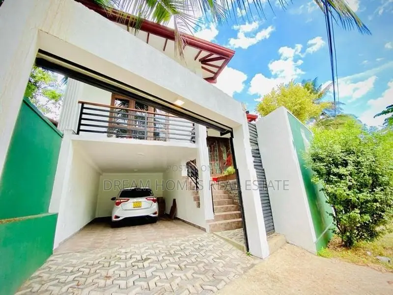 15.5 Perches Beautiful landscaped House for Sale – Athurugiriya