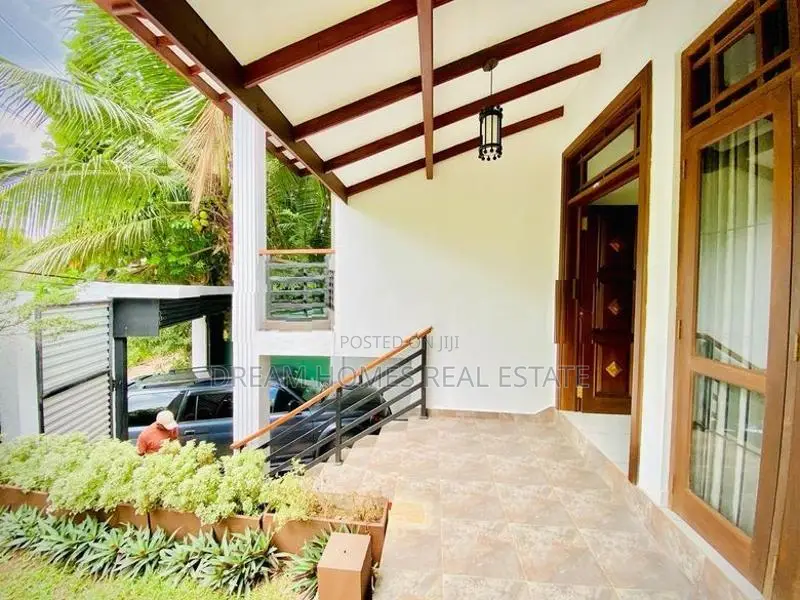 15.5 Perches Beautiful landscaped House for Sale – Athurugiriya
