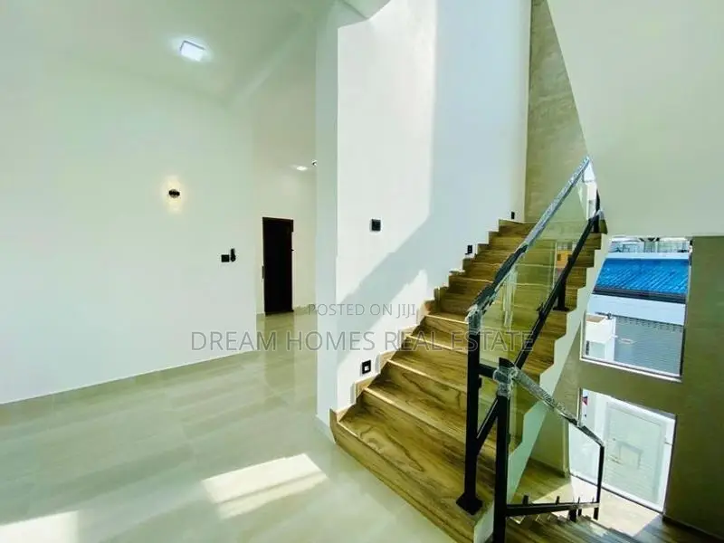 Luxury House for Sale – Athurugiriya