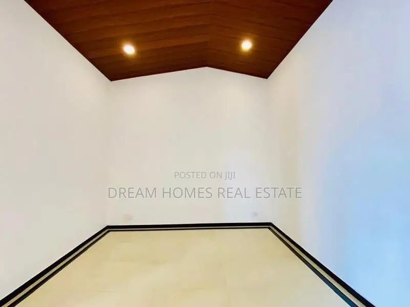 Home for Sale in Athurugiriya – Millennium City Heartland
