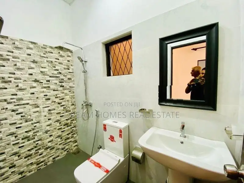 Home for Sale in Athurugiriya – Millennium City Heartland